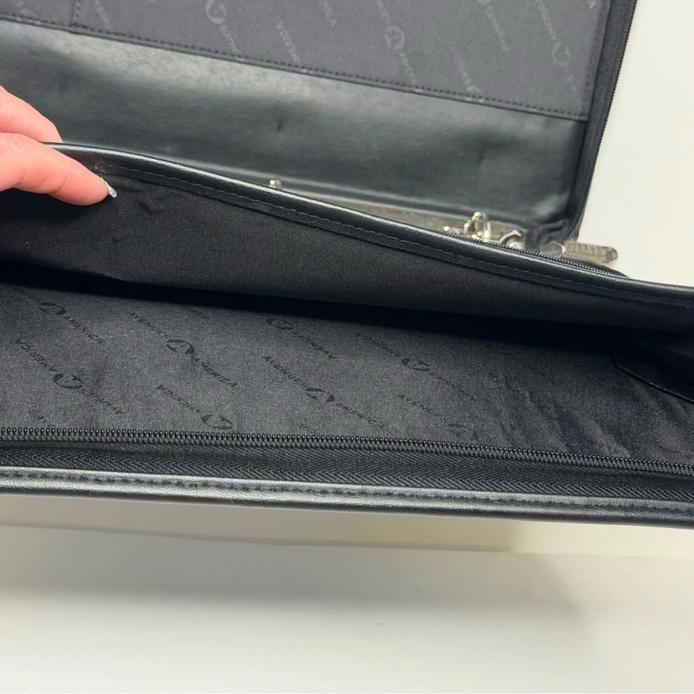 Avenues America  PU black leather zippered portfolio ring binder and calculator